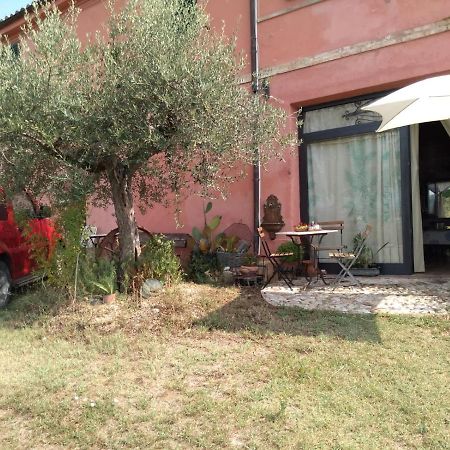 Abruzzocasacampagna Collecorvino - Monolocale Con Mini-Cucina, Giardino E Parcheggio Villa Bagian luar foto