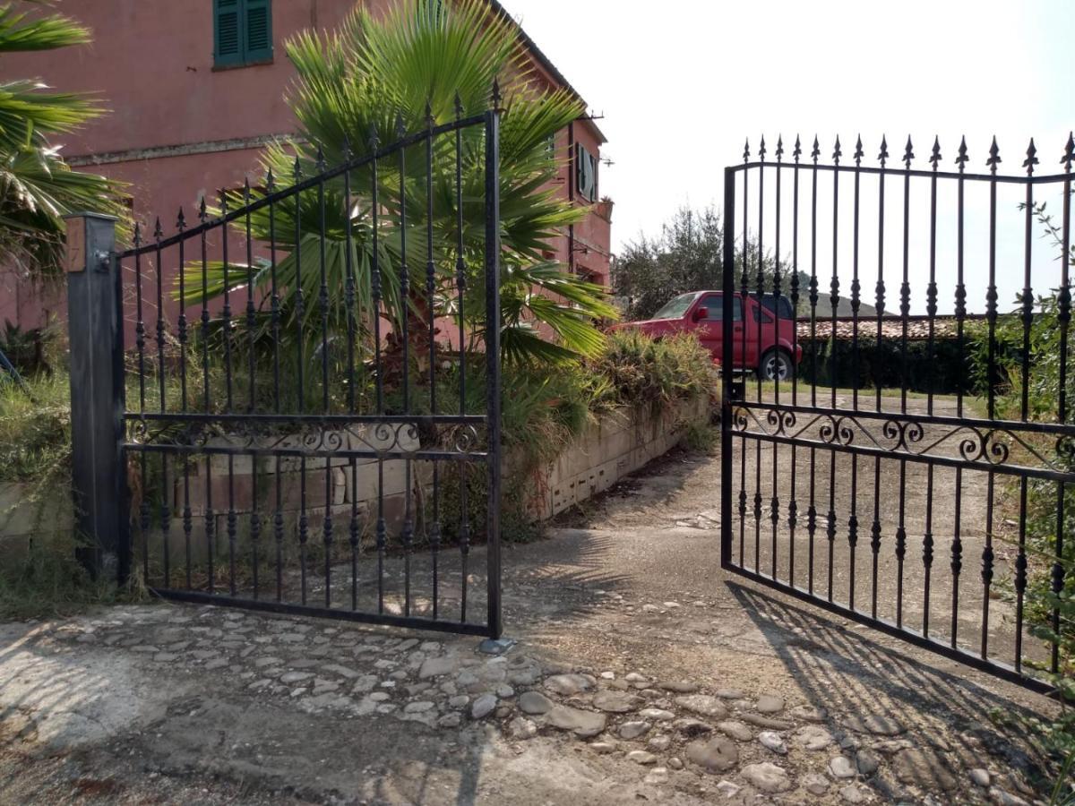 Abruzzocasacampagna Collecorvino - Monolocale Con Mini-Cucina, Giardino E Parcheggio Villa Bagian luar foto